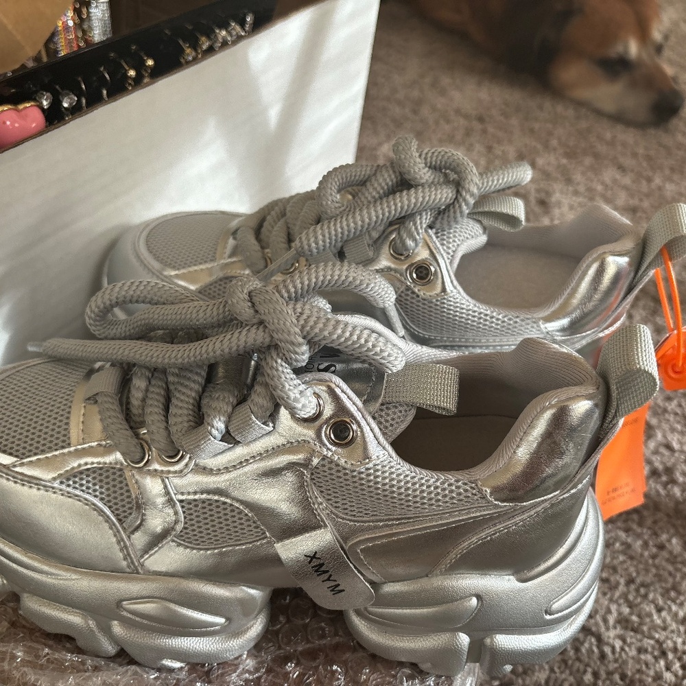Shoes - Picture 2 of 5